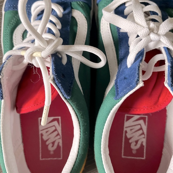 Vans - Picture 6 of 8